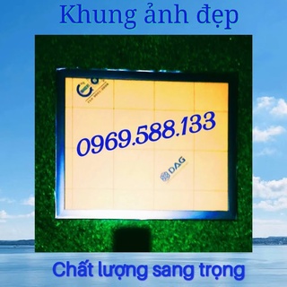 Khung ảnh cỡ 40x60 cm, mặt bằng mica loại đẹp, tặng kèm móc treo..