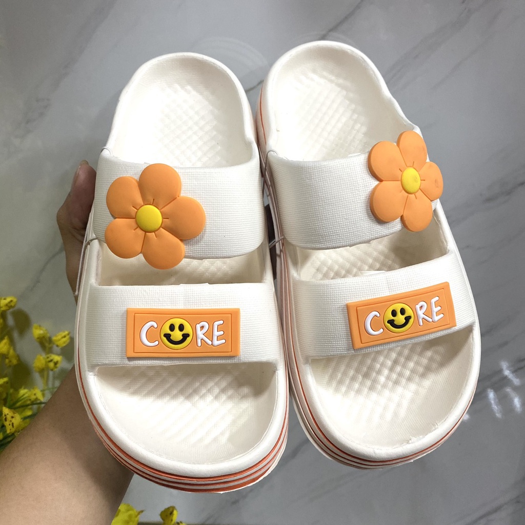 Dép bánh mì nữ 2 quai gợn sóng đế cao 5cm tăng chiều cao đính Sticker Bông Hoa, dép quai ngang nữ đi trong nhà, đi chơi
