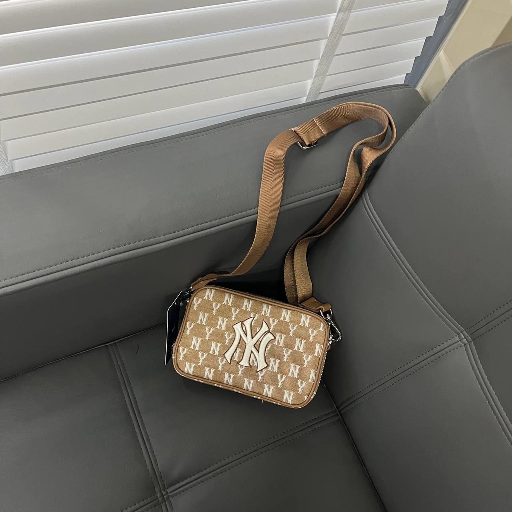 [CHÍNH HÃNG] TÚI MLB ĐEO CHÉO Monogram (Mini) Cross Bag New York Yankees *Beige* - Code: 32BGDM111
