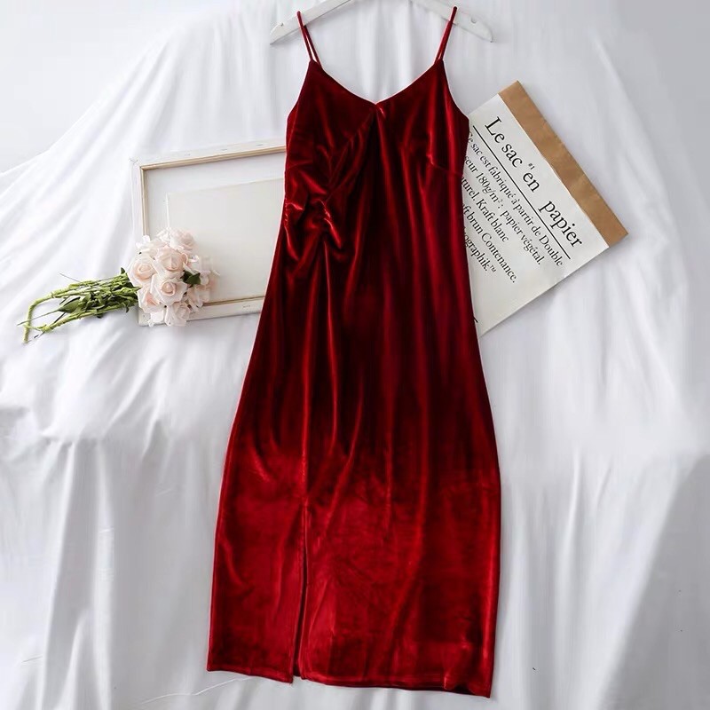Đầm body hai dây nhung xẻ tà dáng dài. Váy body nhung xẻ sexy