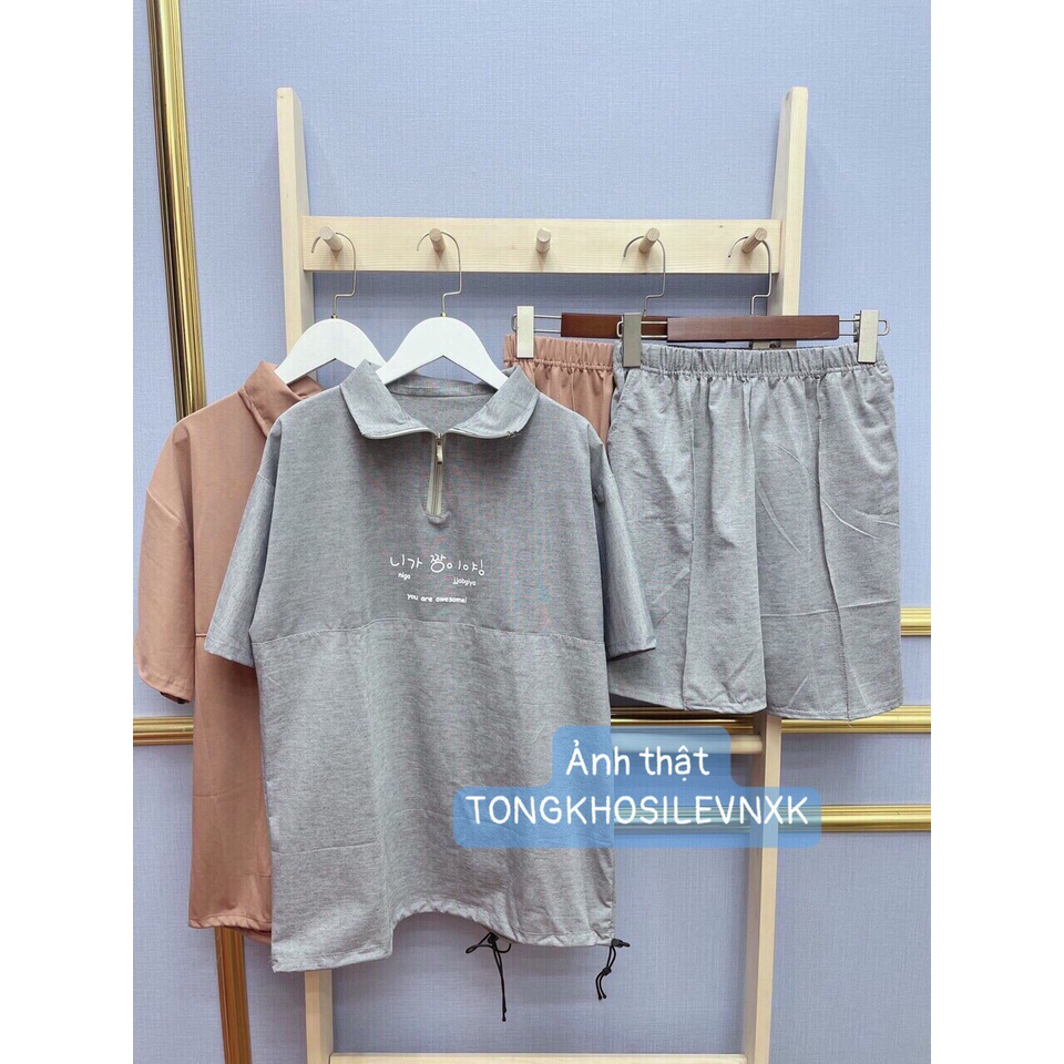 SET BỘ POLO KHÓA CỔ RÚT DÂY IN CHỮ HÀN QUỐC MIX QUẦN SHORT SỌC VIỀN 2 MÀU XÁM NÂU