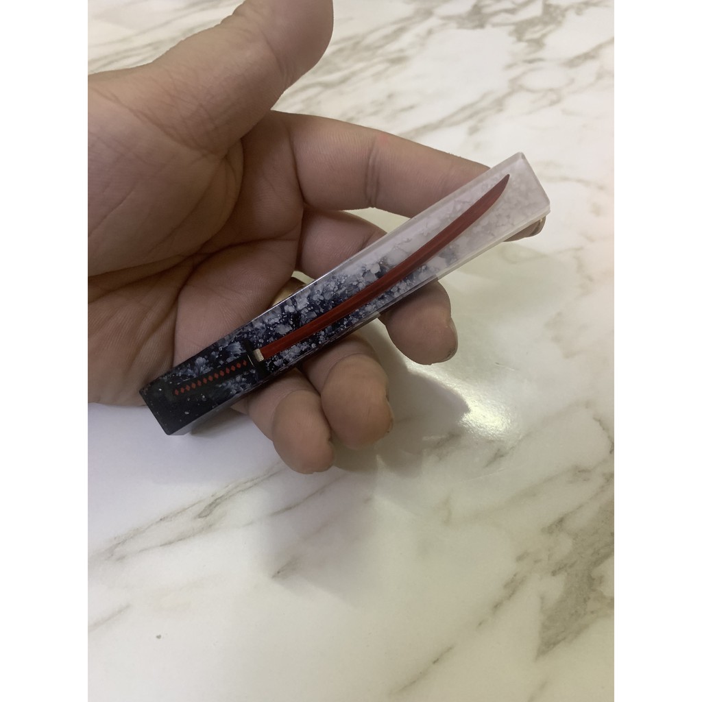 Nút bàn phím spacebar mô hình katana nền trắng đen