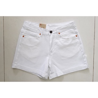 Quần short trắng mới dành cho nữ