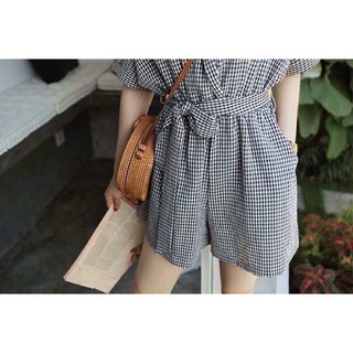 Jumpsuit kẻ đùi dáng cổ vest