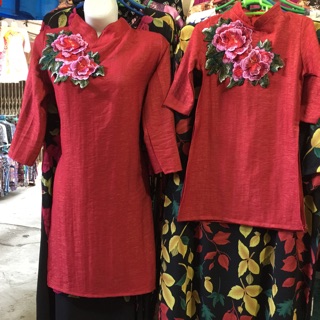 Áo dài đỏ đôi mẹ và bé