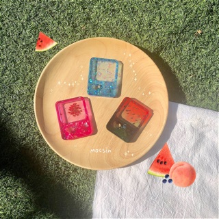 Móc khoá hình máy chơi game ( handmade resin)