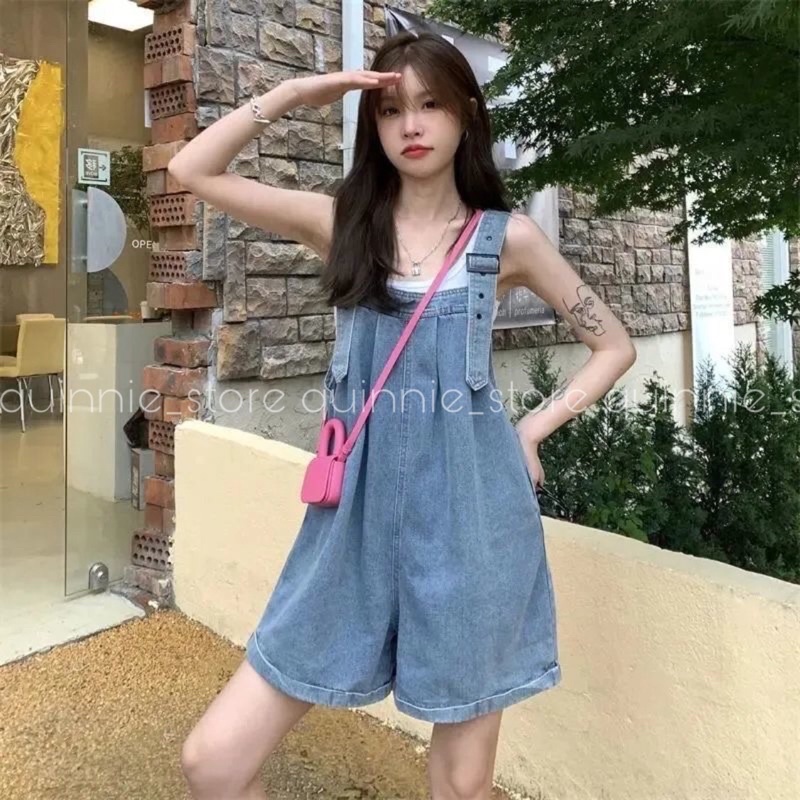 Quần yếm jeans dáng thụng basic màu xanh nhạt mặc đi học đi chơi, quần yếm đùi rộng phong cách