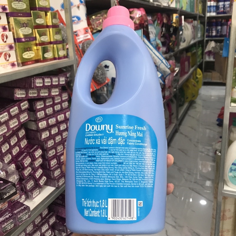 Nước Xả Vải Downy Hương Nắng Mai Chai 1.8L