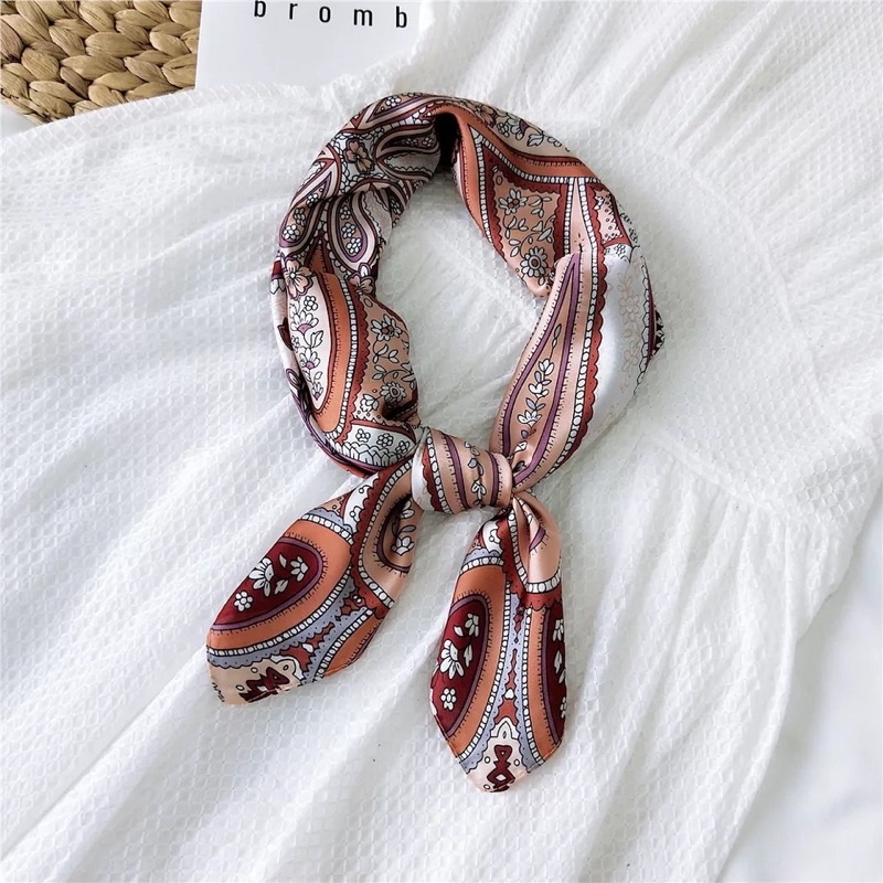 Khăn turban lụa vuông in hoa văn đối xứng bandana cột áo yếm - Maben