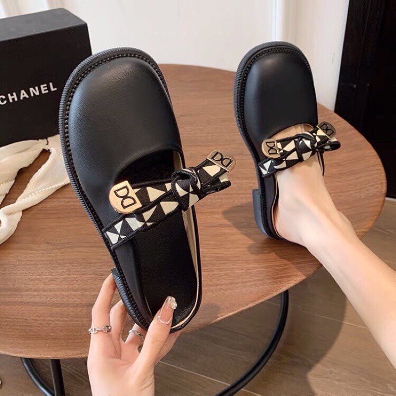 Giày sục nữ gắn nơ tam giác