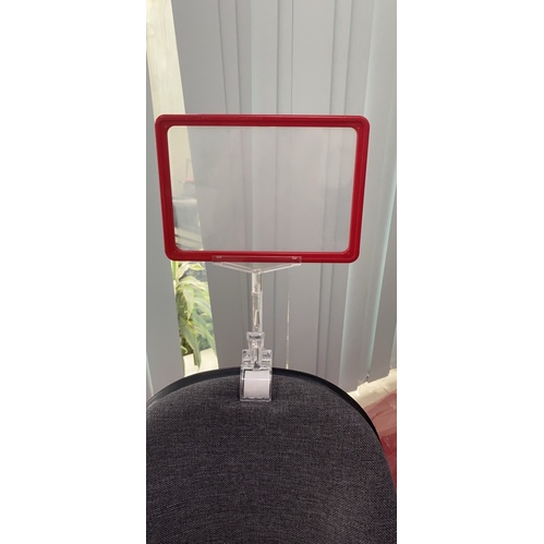 Bảng giá A4,A5 cài tên giá sản phẩm được trưng bày trong các gian hàng siêu thị