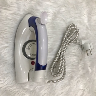 Bàn là du lịch mini gấp gọn được rất tiện lợi