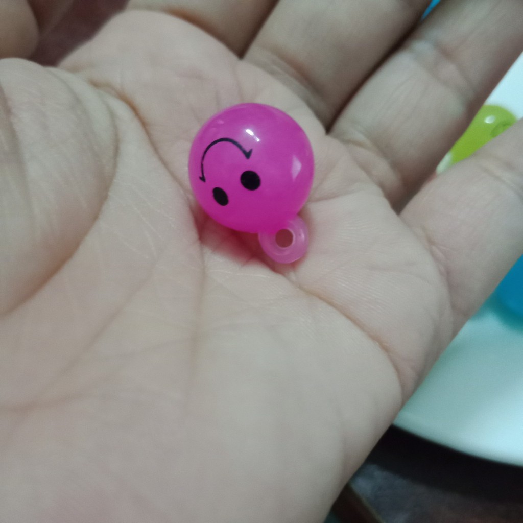 2 hạt nhựa tròn mặt cười, mặt cảm xúc có móc treo 16mm