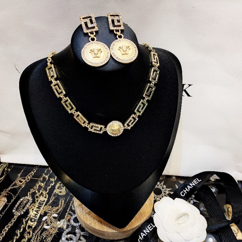 SET VÒNG CỔ & BÔNG TAI VERSACE