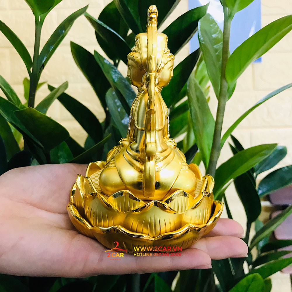 Tượng Quan Thế Âm đính đá đế hoa sen đặt xe hơi