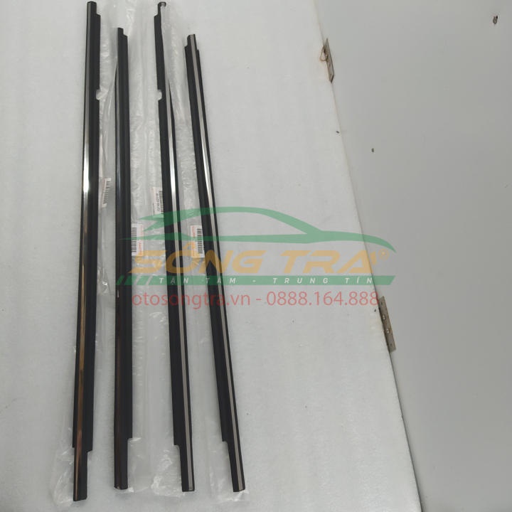 NẸP CHÂN KÍNH NGOÀI TOYOTA ALTIS 2003 - 2007, Altis 2008 - 2013. QUÝ KHÁCH VUI LÒNG CHỌN ĐỜI XE, VẾ CẦN MUA