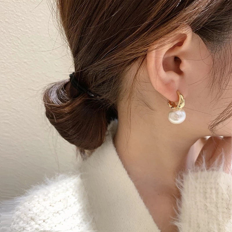 1 đôi bông tai vòng tròn nhỏ màu vàng bạc đính ngọc trai đơn giản kiểu Pháp cổ điển cho nữ