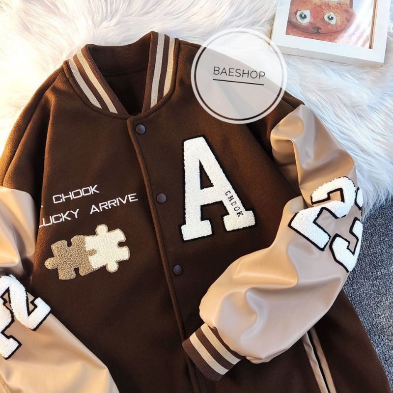 Áo khoác varsity unisex form rộng tay da màu nâu tây Baeshop dành cho cả nam và nữ