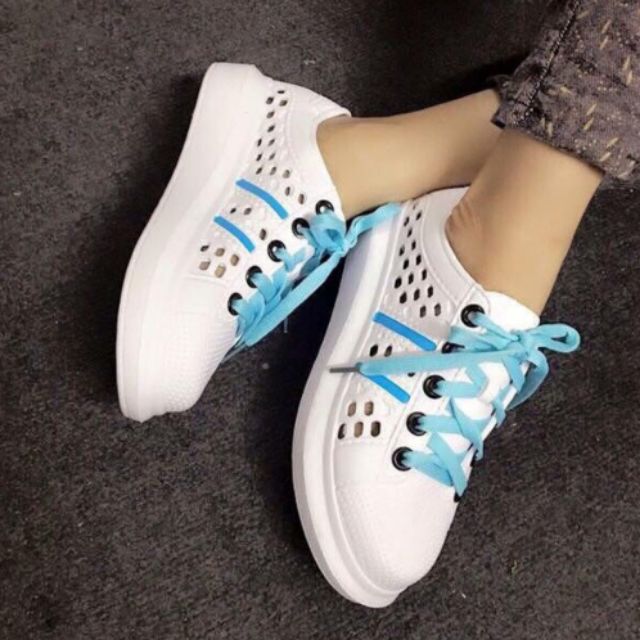 Giày bata nhựa siêu nhẹ