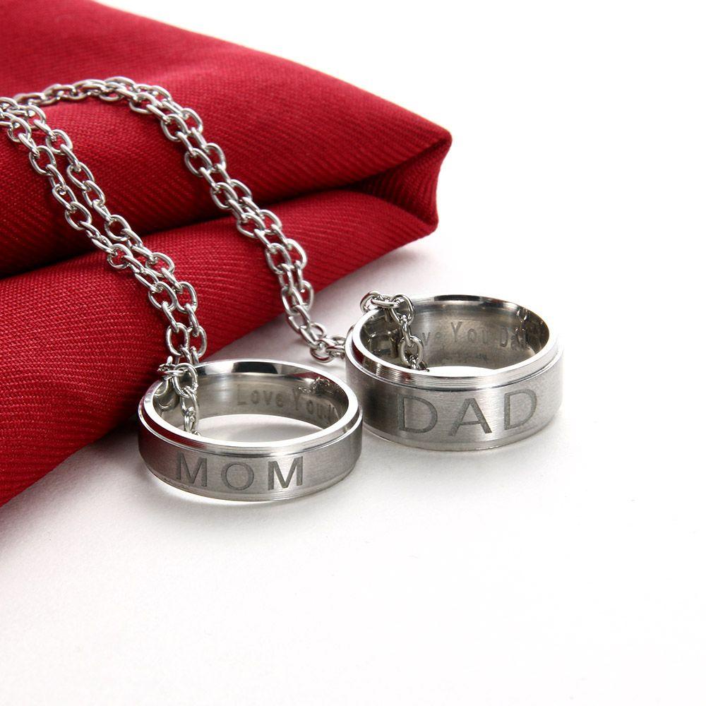 Vòng cổ Mặt Nhẫn Khắc Chữ DAD / MOM Dành Cho Cặp Đôi