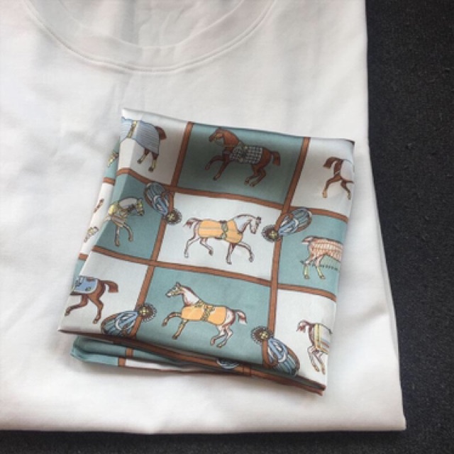 Khăn turban lụa vuông size 70x70cm Hình con ngựa - Maben