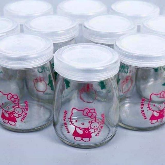 lọ thuỷ tinh đựng sữa chua caramen .