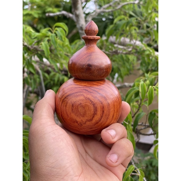Bộ đồ dùng làm từ gỗ hương gồm khay chân quỳ, hộp đựng trà, hộp đựng giấu ăn, lọ đựng tăm, gạt tàn . Trung thu, Tết, Lễ