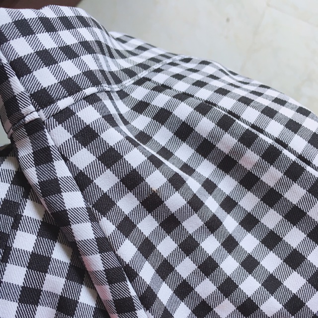 Chân váy bút chì ngắn trên gối phong cách công sở | BigBuy360 - bigbuy360.vn