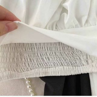 (SẴN) Áo croptop cổ vuông trắng