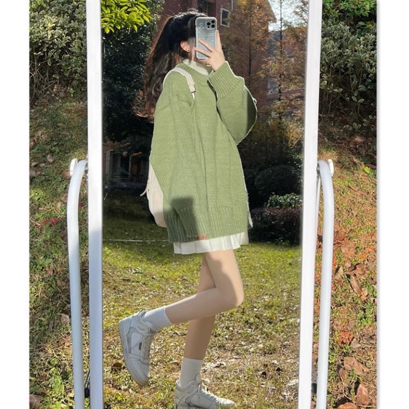 Set đồ áo len và chân váy màu xanh hot trend 2022