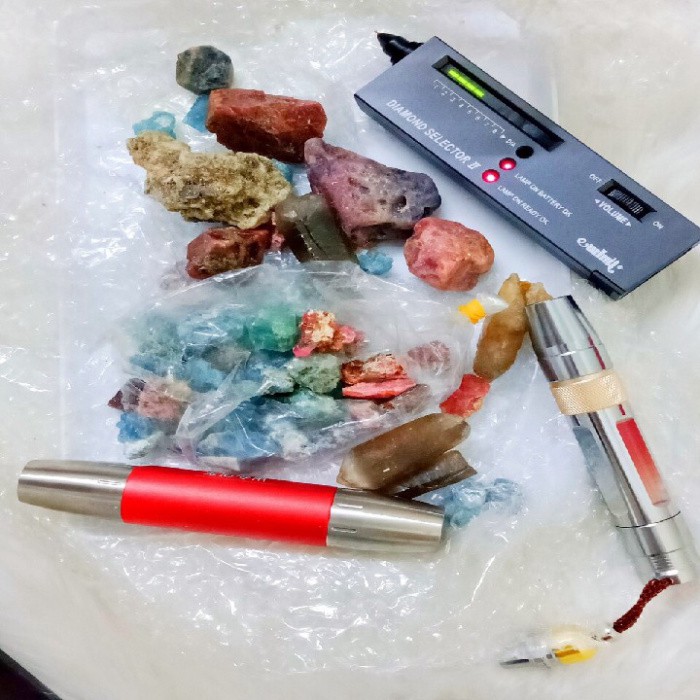 Máy đo đá quý bút thử kim cương hiệu Ewlnty Nhật Bản phân biệt đá quý tặng kèm ruby thô tự nhiên  CAT