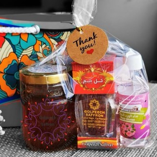 SET QUÀ TẶNG NHỤY HOA NGHỆ TÂY VÀ MẬT ONG CÙNG VỚI NƯỚC CẤT HOA HỒNG