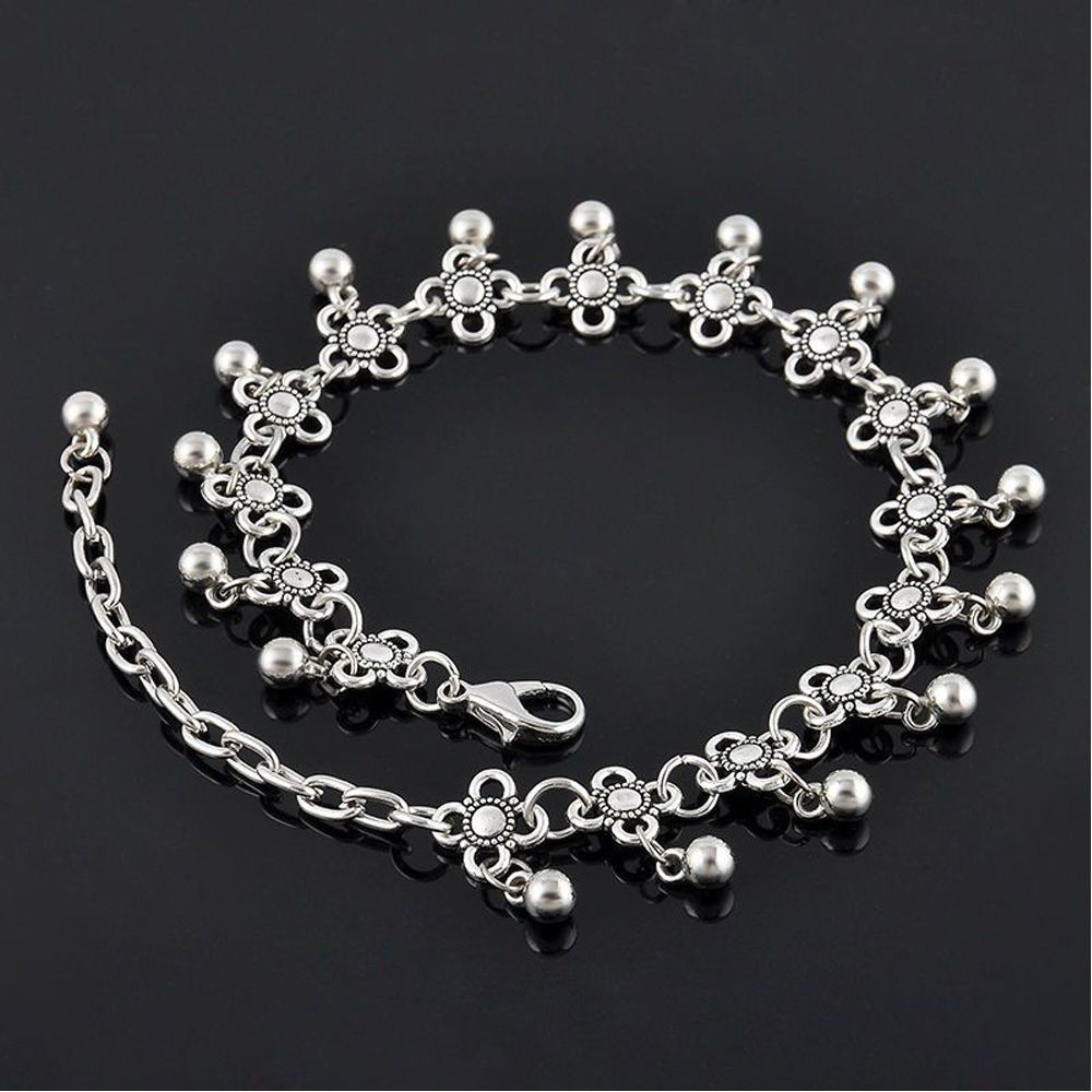 Lắc chân phong cách retro thời trang | BigBuy360 - bigbuy360.vn