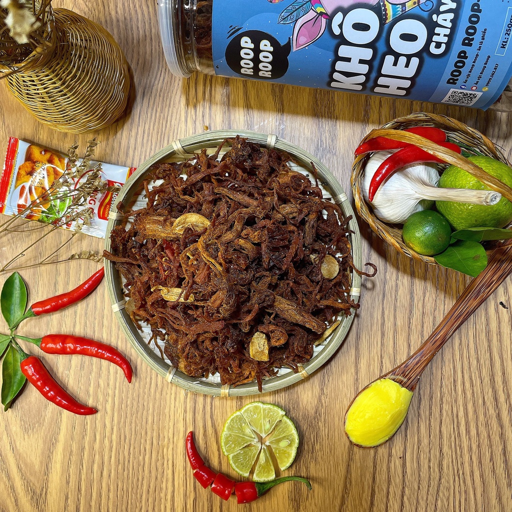 Khô heo cháy bơ tỏi 300g RoopRoop ăn vặt Sài Gòn đồ ăn vừa ngon vừa rẻ | BigBuy360 - bigbuy360.vn