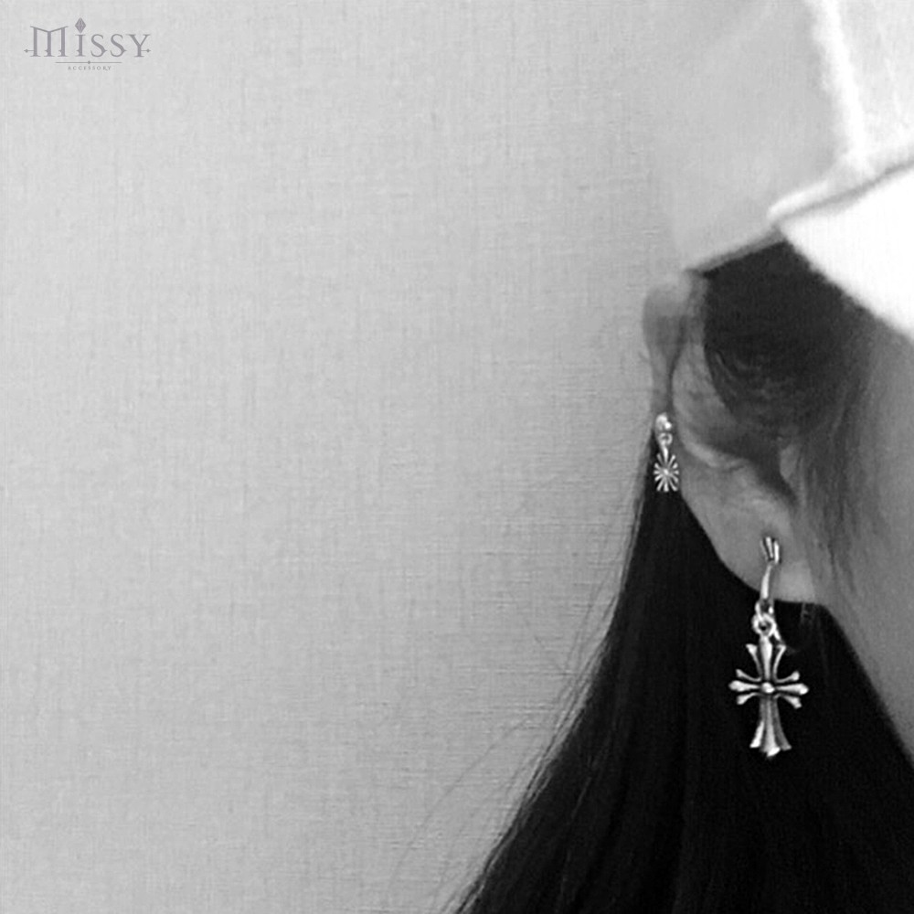 Khuyên tai Chrome Heart Bạc S925