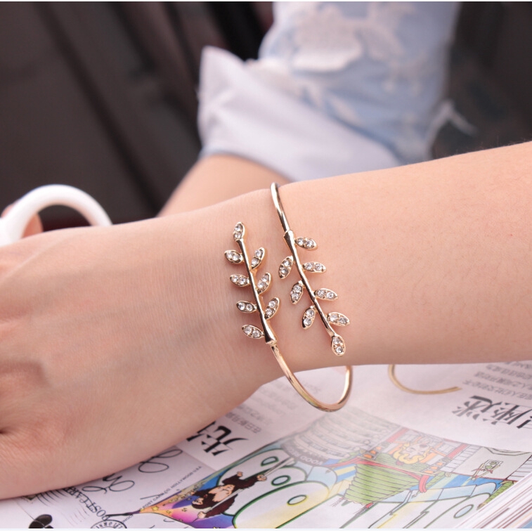 Vòng đeo tay mạ bạc mặt hình chiếc lá có thể điều chỉnh được thời trang tinh tế cho nữ
