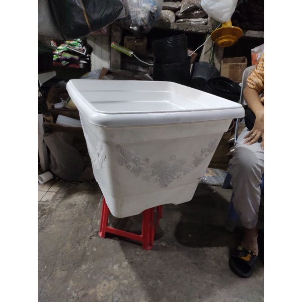 chậu vuông kt 60x48cm chuyên trồng nho, cây ăn trái, chậu to bền nhưng rất gọn ít tốn diện tích