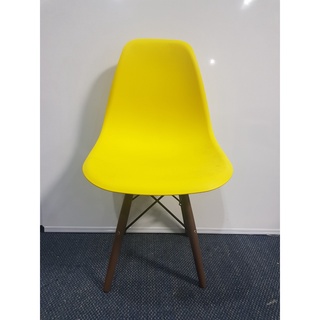 Ghế nhựa chân gỗ EAMES