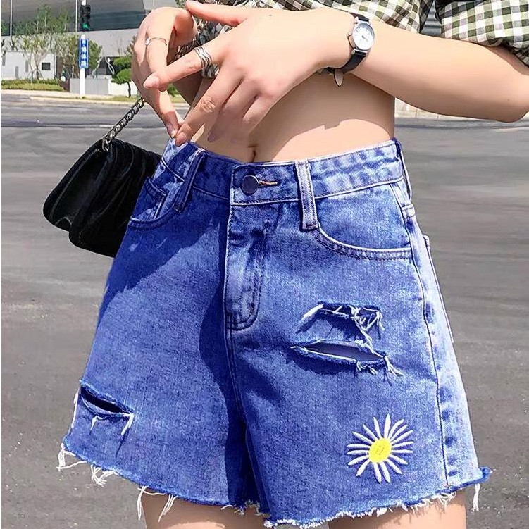 Quần Short Cạp Cao Ống Rộng Thêu Hoa Cúc