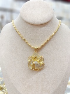 Dây chuyền nữa mặt hoa