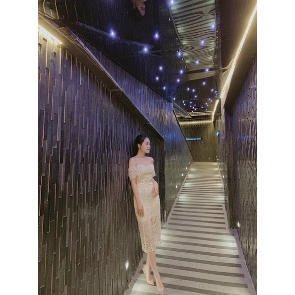 Váy ren xuất sắc