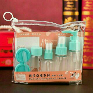 Bộ chiết mỹ phẩm du lịch 7 món tiện dụng