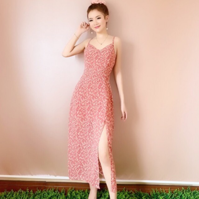 Váy hai dây cổ đổ