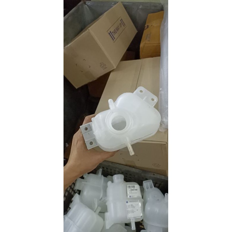 Bình nước phụ Spark Hàng chính hãng gm42657459