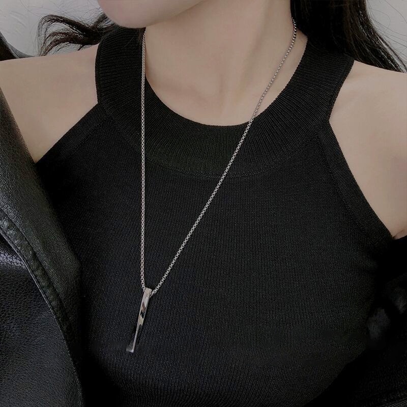 Vòng cổ Kim Loại Mặt Hình Chữ Nhật Màu Đen Thời Trang