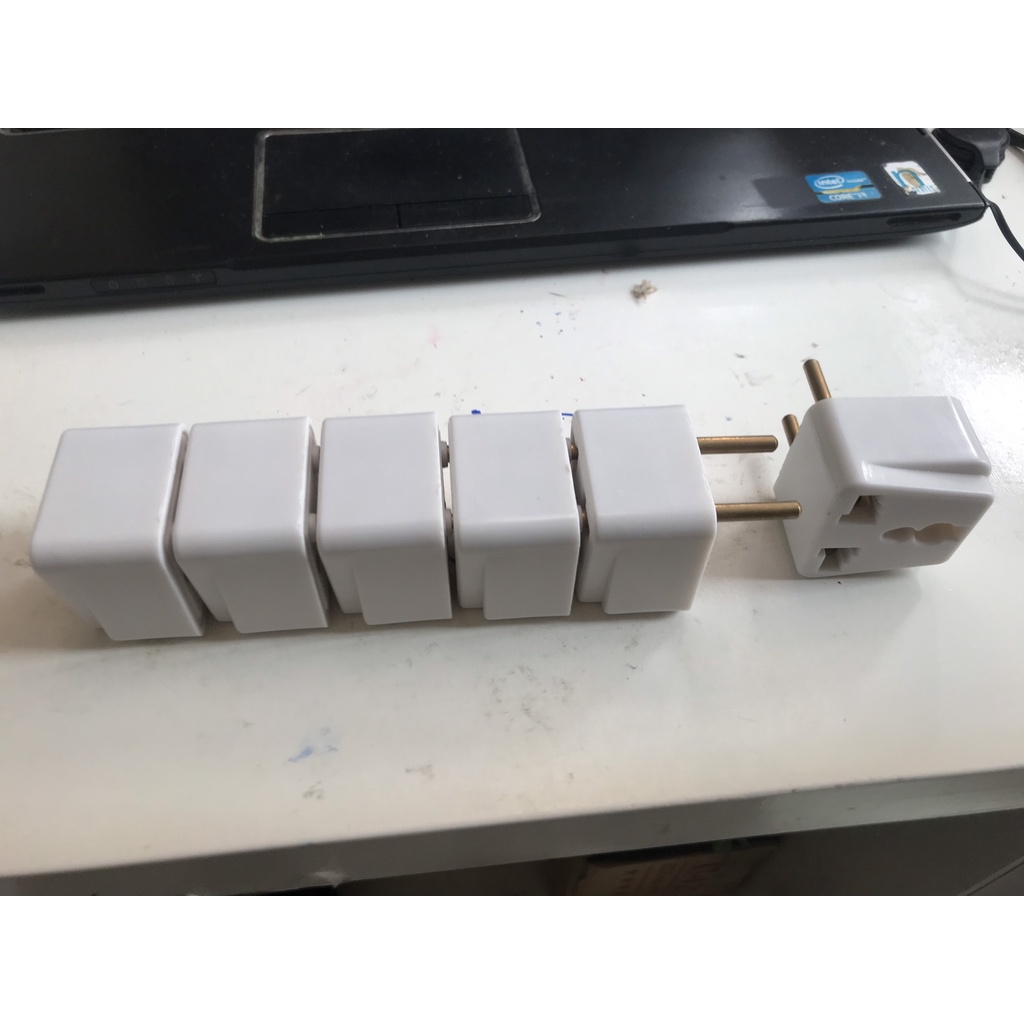đầu phích cắm 3 chấu sang 2 chấu VINAKIP
