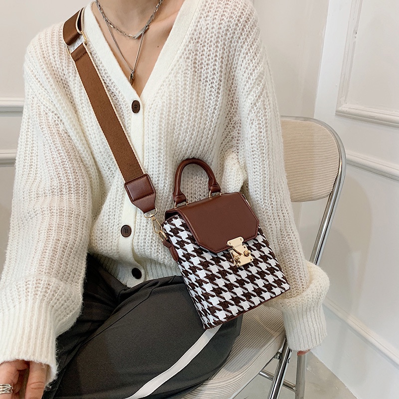 Túi đeo vai cỡ nhỏ phong cách retro thời trang thu đông 2021