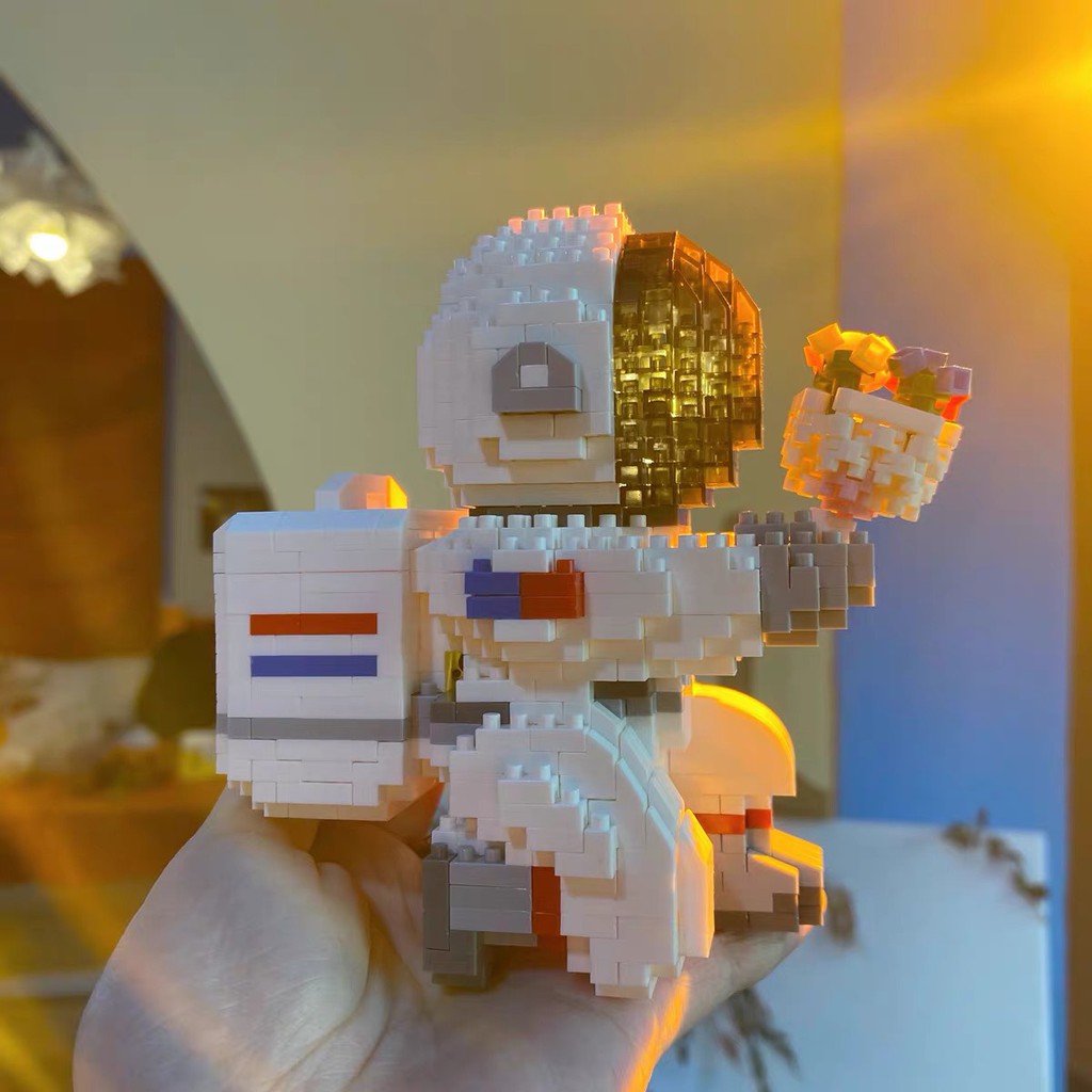 Đồ chơi xếp hình mô hình lắp ráp Phi Hành Gia Cầu Hôn 1088 chi tiết Nanoblocks