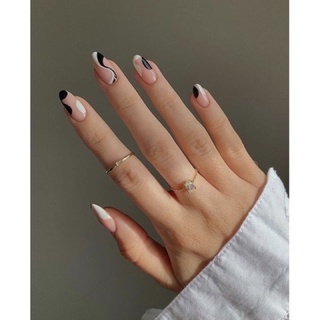 Mẫu nail box khách đặt kẻ vẽ đen trắng