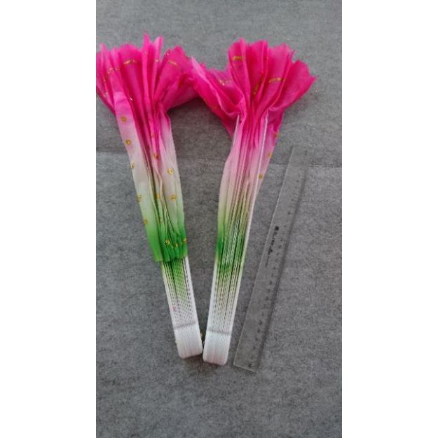 Quạt múa pha màu